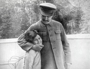 Estaline com a sua única filha Estaline com a sua única filha