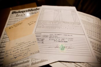 Pauta original de Inglês Técnico, sem assinatura do "responsável pela classificação", e de Projecto, assinada pelo professor António José Morais – <a href="http://imagens.publico.pt/imagens.aspx/363564?tp=UH&db=IMAGENS&">clique para aumentar</a>