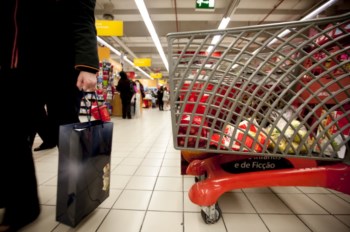 <p>Quebra do consumo está a pressionar a economia</p>