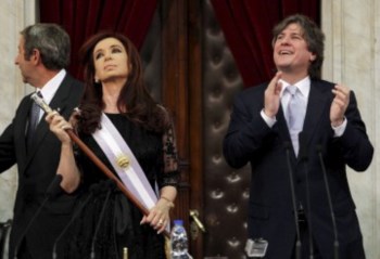 Ainda de luto, Cristina Kirchner iniciou segundo mandato  364686?tp=UH&db=IMAGENS&w=350&t=1323590272,7832
