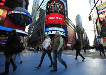 <p>O logo da Zynga no painel do Nasdaq, em Times Square, Nova Iorque</p>