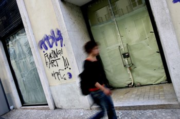<p>Nos primeiros 11 meses do ano, fecharam 2761 lojas e abriram 5075</p>