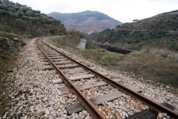 <p>Com a barragem, a linha do Tua ficará submersa</p>