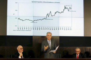 <p>Mario Monti (ao centro) tem um trimestre duro pela frente</p>