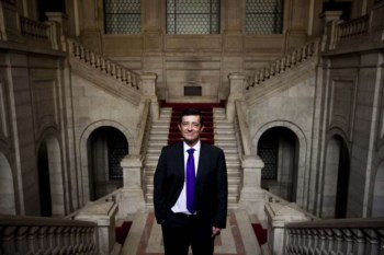 <p>Carlos Zorrinho garante que o PS vai ter uma grande exigência para com o Executivo</p>