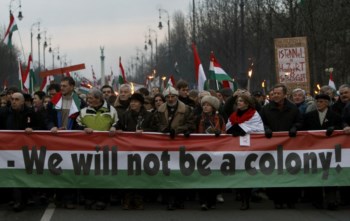 "Não seremos uma colónia", ouviu-se em Budapeste