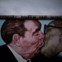 O famoso beijo entre Honecker e Brezhnev - East Side Gallery