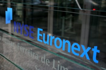 <p>Bruxelas anuncia amanhã a decisão final sobre a fusão entre a NYSE Euronext e a Deutsche Börse</p>