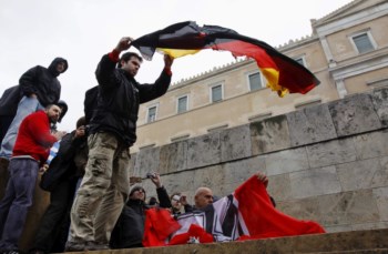 <p>Ontem houve greve geral com manifestações em Atenas</p>