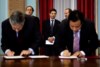 A cerimónia de assinatura dos contratos realizou-se no salão nobre do Ministério das Finanças