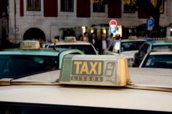 Lisboa está à procura de soluções para resolver o excesso de táxis na cidade