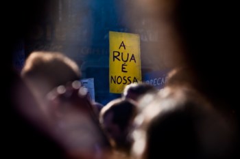Um ano depois do 15 de Março, a rua já não é nossa?