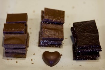 O chocolate preto pode ter efeitos benéficos, mas não está relacionado com a quantidade