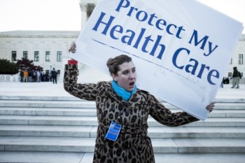 Centenas de manifestantes juntaram-se em frente ao Supremo Tribunal Centenas de manifestantes juntaram-se em frente ao Supremo Tribunal