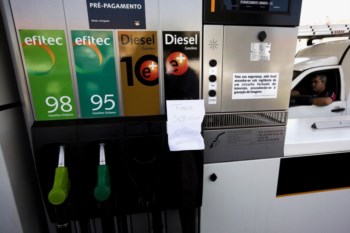 <p>O preço da gasolina 95 aumentou 8,5% nos postos de abastecimento, em Fevereiro</p>