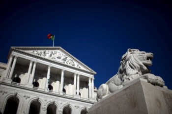 <p>Relatório pede revogação da nova lei de financiamento dos partidos</p>