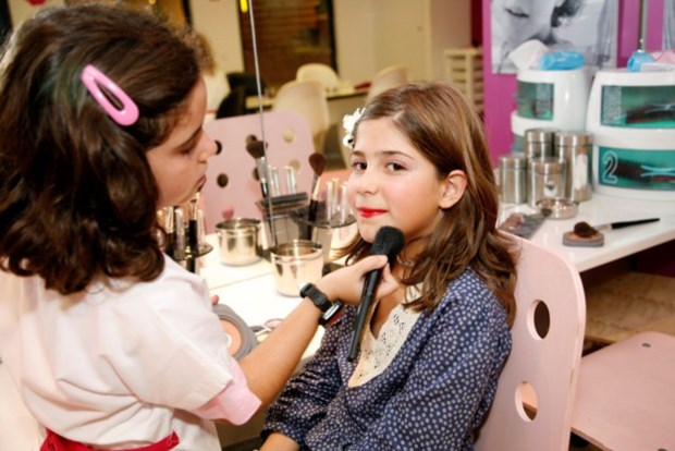 O salão de Beleza é um dos 15 espaços onde os miúdos podem viver situações de gente grande
