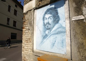 Um retrato de Michelangelo Merisi, conhecido como Caravaggio, na casa onde o pintor nasceu, no norte de Itália