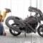 Tailândia, Banguecoque, 27.07.2011 | O artista Roongrojna Sangwongprisarn em momento de preparação da sua peça artística: uma moto feita com materiais reciclados de carros e bicicletas. Na capital tailandesa, o artista tem quatro lojas, as Ko Art Shop, e também exporta para todo o mundo | 