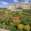 Letónia, 2.08.2011 | Visitantes admiram os jardins do Palácio Museu Rundale, obra do séc. XVIII em contínuo restauro até 2014. 