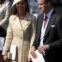 Kate Middleton, a duquesa de Cambridge, no casamento de Zara Phillips, a 30 de Julho, com um vestido de Jane Troughton