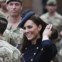 Na cerimónia de entrega de medalhas aos soldados da Guarda Irlandesa que estiveram no Afeganistão, Kate apostou num vestido a fazer lembrar o universo militar, assinado por Alexander McQueen