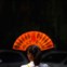 Pequim, 08.08.2011 | A arte de usar um leque com elegância para proteger o rosto do sol num quente dia de Pequim 