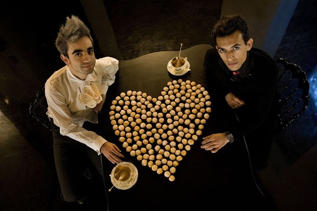 A dupla de criadores de moda João Branco (à esquerda) e Luís Sanchez (à direita).   