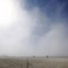 EUA, Nevada, 31.08.2011 | Cruzando o deserto de Black Rock durante uma tempestade de areia, no local onde se realiza o festival Burning Man, certame de artes e música que anualmente recebe mais de 50 mil pessoas. 