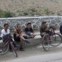 Um momento para descansar as bicicletas e observar os turistas.