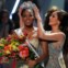 A Miss Angola, Leila Lopes, é coroada Miss Universo pela anterior detentora do título, Ximena Navarrete do México