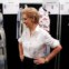 A designer Carolina Herrera no backstage, momentos antes do desfile da sua marca na Semana de Moda de Nova Iorque