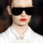Uma modelo apresenta uma criação Julien MacDonald Primavera/Verão 2012