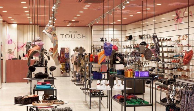 O interior de uma das novas lojas dedicadas aos acessórios