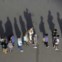 Paris, França, 27.09.2011 | Turistas e sombras captados na fila para entrar na Torre Eiffel. 