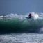 Uma eliminatória do campeonato Quiksilver Pro em Ribeira d’Ilhas.  Manobra de Vasco Ribeiro. 