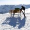 Ai vem a neve: Um casal aproveita o sol no topo gelado do glaciar Rettenbach, na estância de esqui de Soelden, no Tirol. 