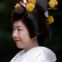 Noiva prepara-se para a sessão de casamento no templo Meiji, um dos mais importantes da cidade. Aos domingos são vários os casais que contraem matrimónio neste templo com toda a tradição e rigor ancestral japonês. 