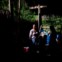 As mulheres da comunidade Añangu organizaram-se para montar uma mostra da sua cultura para os turistas, enquanto os homens trabalham no “resort” Napo Wildlife Center.
