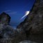 Eclipse total da Lua, visto a partir do Portinho da Arrábida. Em Portugal, a lua já nasceu eclipsada e na fase da totalidade, sendo possível ver a mudança de tom no rasto à medida que a Lua sai do cone de sombra da Terra, até ao término do Eclipse. 