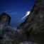 Eclipse total da Lua, visto a partir do Portinho da Arrábida. Em Portugal, a lua já nasceu eclipsada e na fase da totalidade, sendo possível ver a mudança de tom no rasto à medida que a Lua sai do cone de sombra da Terra, até ao término do Eclipse.