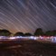 Rasto das estrelas obtido perto da Lagoa de Albufeira, numa “Star Party” em 11/09/2010 entre as 21h42 e a 23h01. Soma de 146 imagens cada uma de 30 segundos, totalizando uma integração de 73 minutos. 