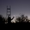 “Quando tirei esta foto estava no meio de um campo no Alentejo”, “acompanhado pela minha sobrinha Débora. Ela estava ansiosa por ver a lua e perguntou-me se a lua estava muito longe de nós. Respondi-lhe: ‘Depende, minha querida, a distância pode ser aparente e relativa mas em termos astronómicos a lua está muito perto de nós. Eu mostro-te, queres ver?' 'Sim', disse ela. E eu respondi-lhe: 'Então, só precisas subir as escadas e trazer-me a lua'.”