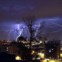 Tempestade de relâmpagos sobre Lisboa vista do Feijó, Almada. Foram registados 21 relâmpagos em cerca de 22 minutos, entre as 21h18 e as 21h40. Soma total de 21 imagens, cada com 15 segundos de exposição. A 16/05/2011.