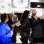 Os clientes aproveitaram a visita à cozinha para tirar algumas fotos