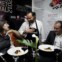 Mario Lohniger apresenta pessoalmente o seu prato na mesa do chef (dentro da cozinha) ao primeiros portugueses a sentarem-se aqui durante o festival (cada um destes quatro lugares especiais custa €500)