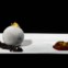 O primeiro prato da noite uma bola de neve de foie gras