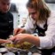 O chef Magnus Nilsson a à frente das operações de empratamento