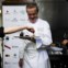 A chef de pastelaria do Vila Joya preparou pessoalmente a sobremesa para Alain Passard comer na cozinha