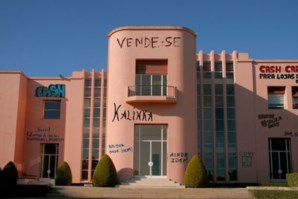 Fachada da Casa de Serralves enche-se de graffiti